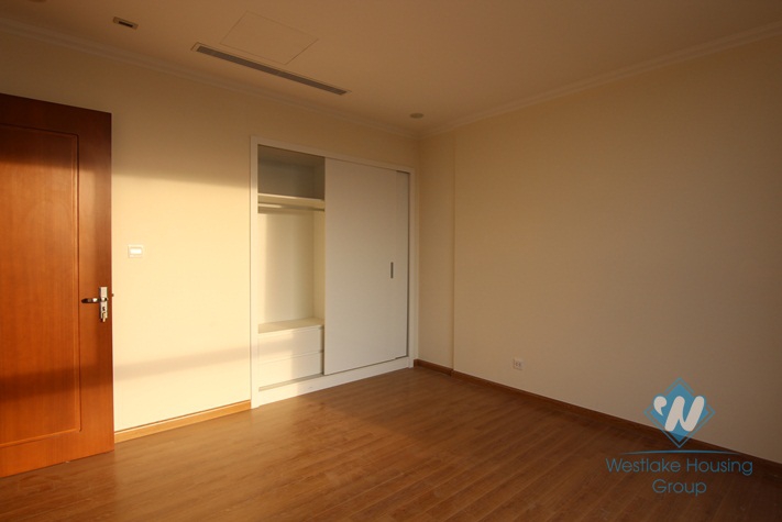 Unfurnished  apartment for rent in Vinhomes Nguyen Chi Thanh, Dong Da district, Ha Noi